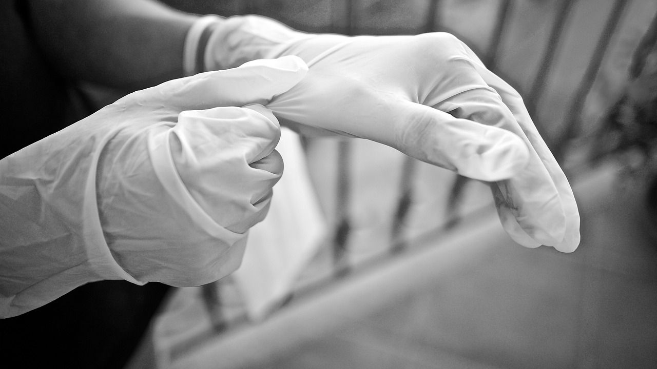 Dlaczego rękawice hybrydowe to must-have podczas sprzątania?