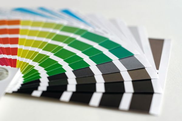 Podstawy wyboru farb i lakierów do druku offsetowego