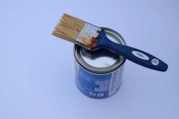 Kolory i wykończenie: Poszukiwanie idealnego lakieru do drewna