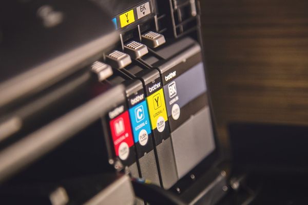 Jak znaleźć idealne akcesoria do różnych technik druku?