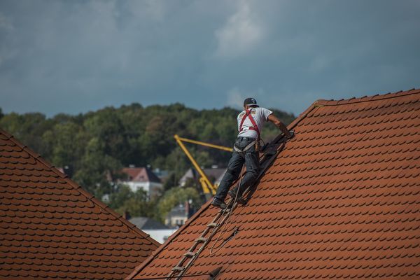 Jak wybrać idealną ochronę dla twojego dachu? - porady ekspertów