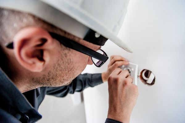 Niezawodność i ergonomia - poznaj tajniki wyboru narzędzi dla elektryka